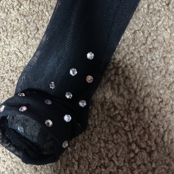 Excellent condition! Worn once. I have 2- one Fits size 6/7 and a 9/10 - Picture 2 of 4